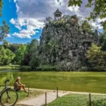 Découvrez a paris le parc des Buttes-Chaumont : une beauté extraordinaire!